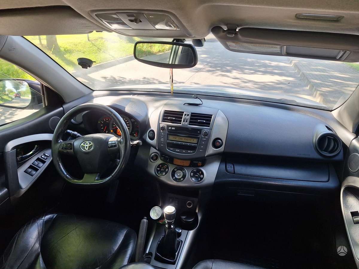 Toyota RAV4 - 8