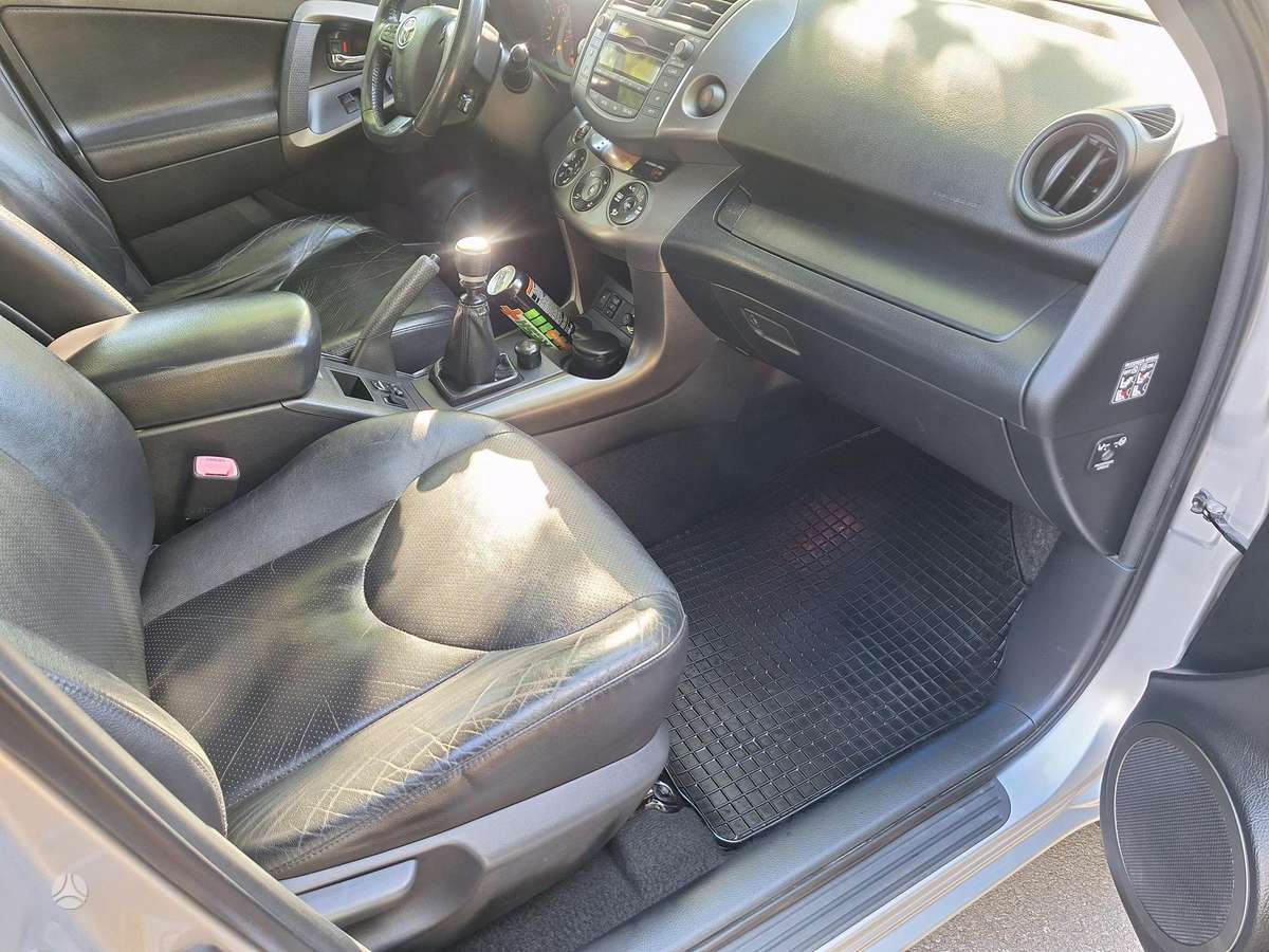 Toyota RAV4 - 9