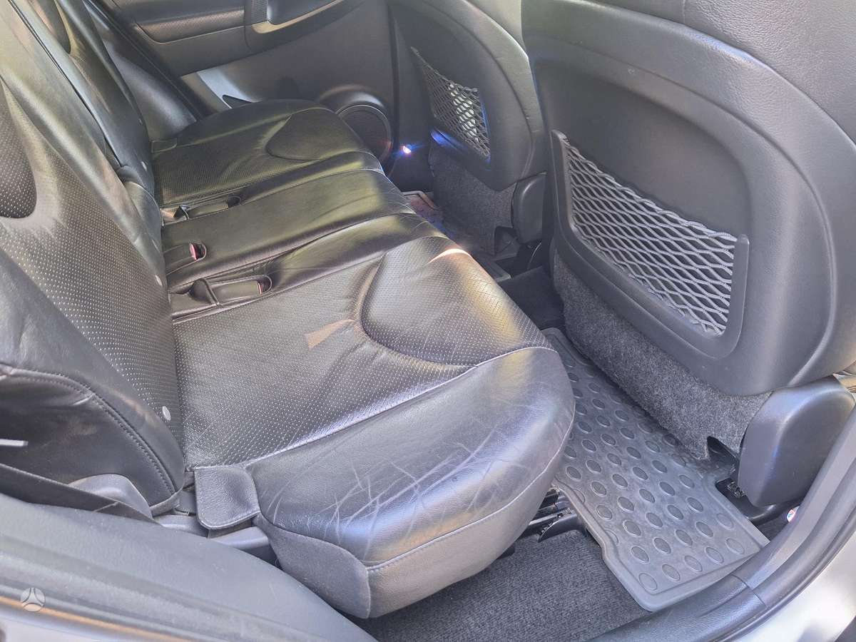 Toyota RAV4 - 10