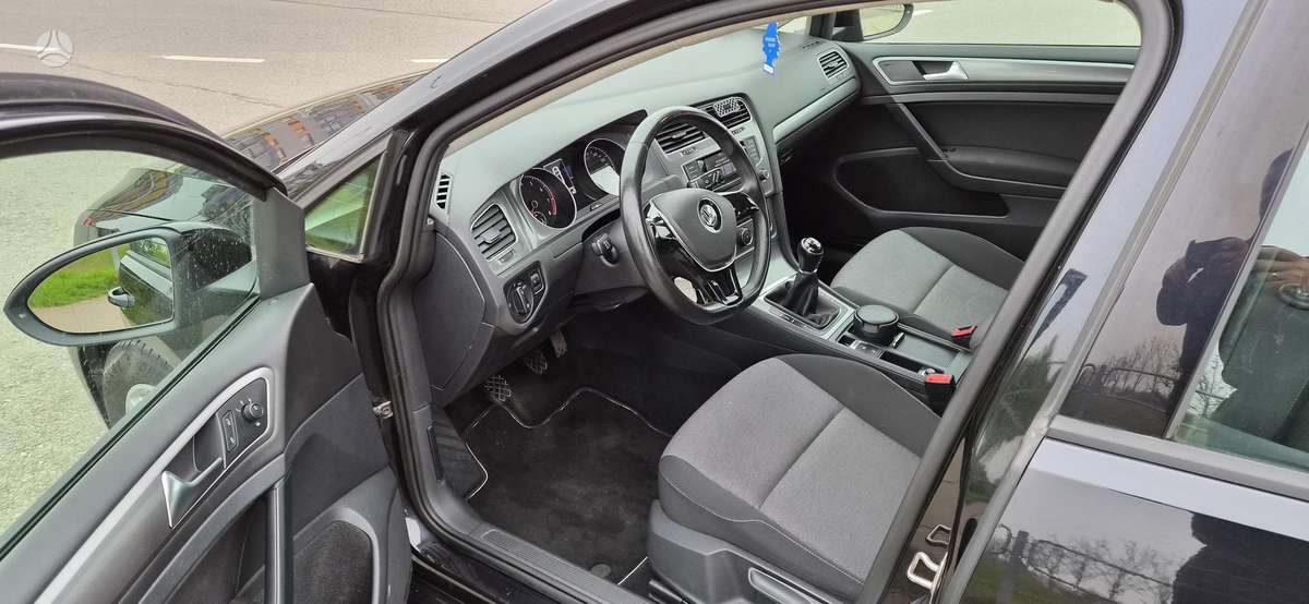 Volkswagen Golf - 11