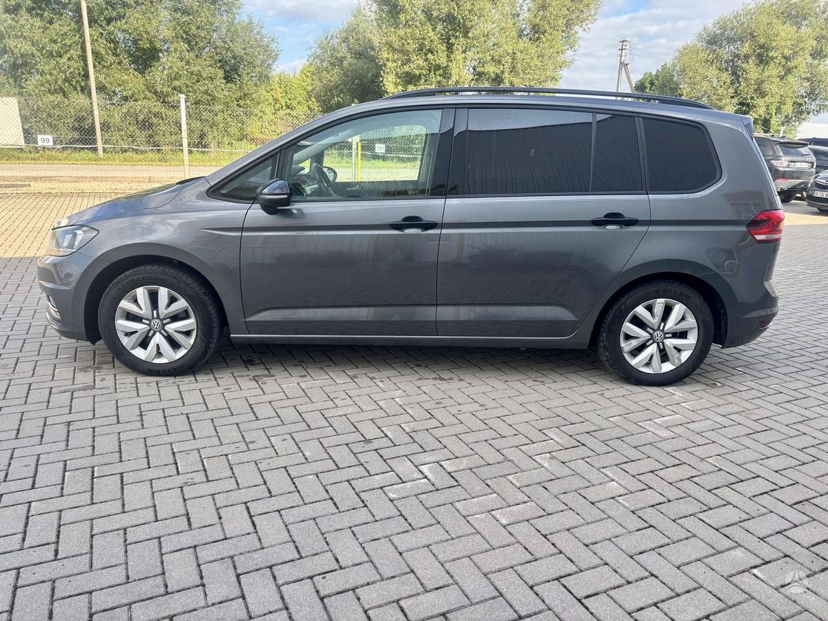 Volkswagen Touran - 4