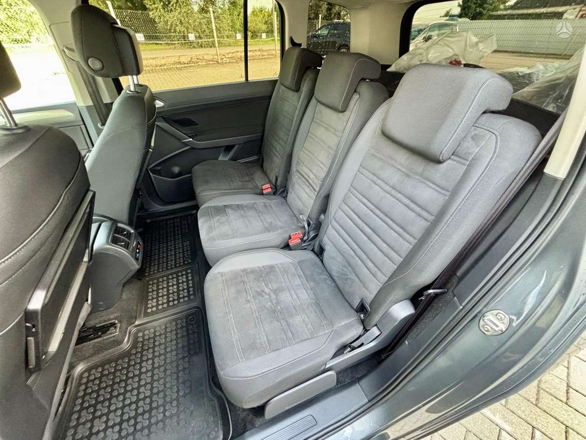 Volkswagen Touran - 12