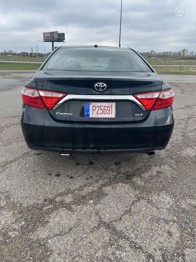 Toyota Camry - 1