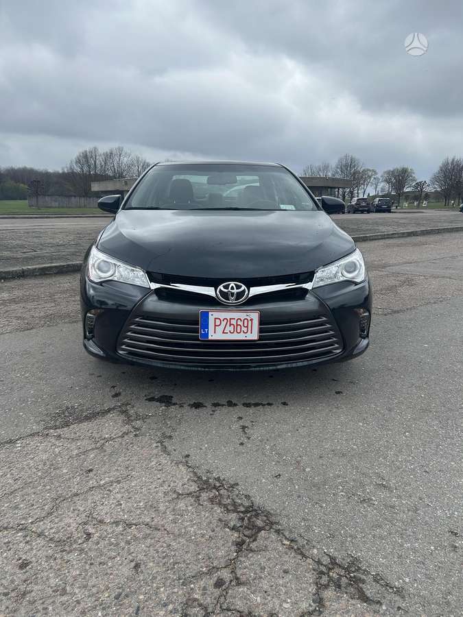 Toyota Camry - 4