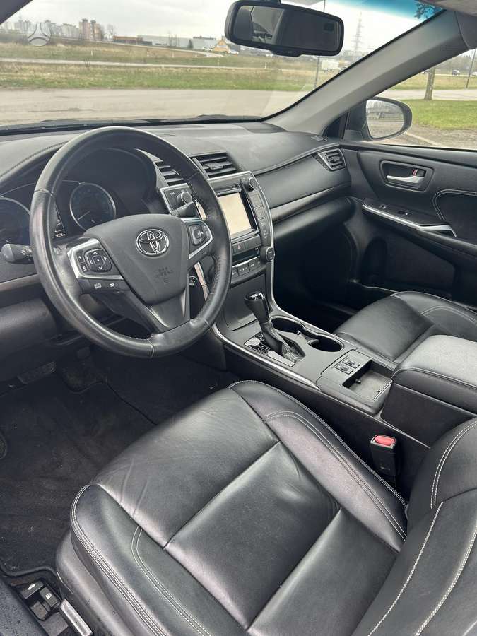 Toyota Camry - 7