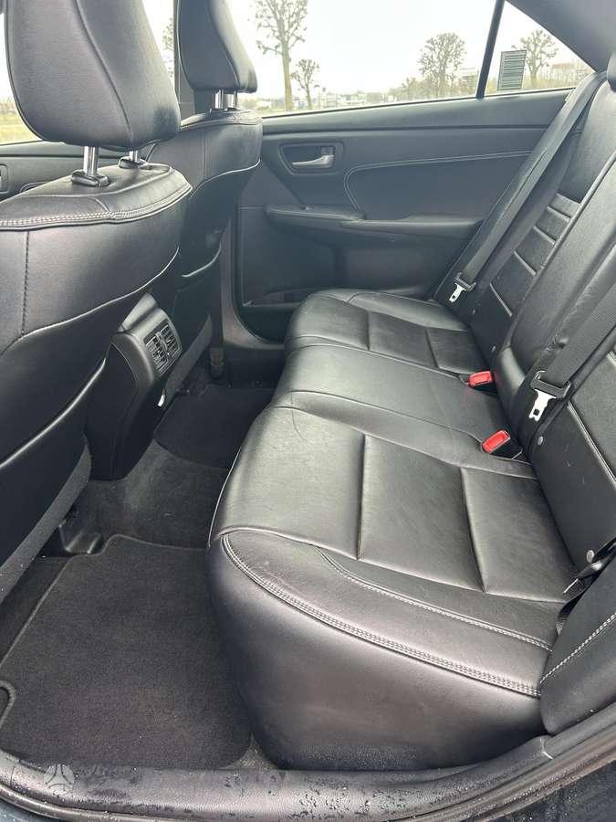 Toyota Camry - 10