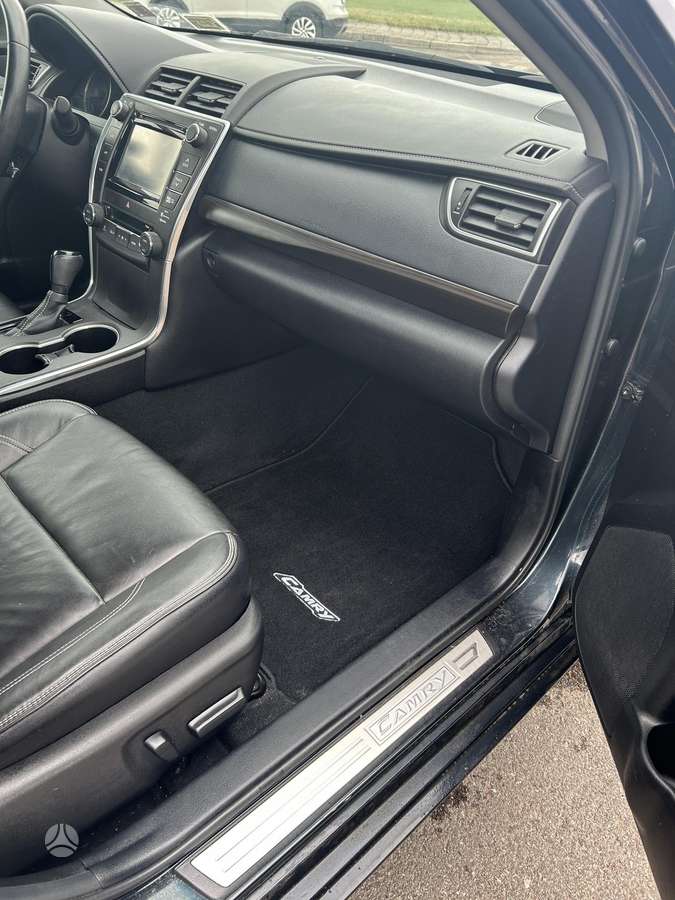Toyota Camry - 12