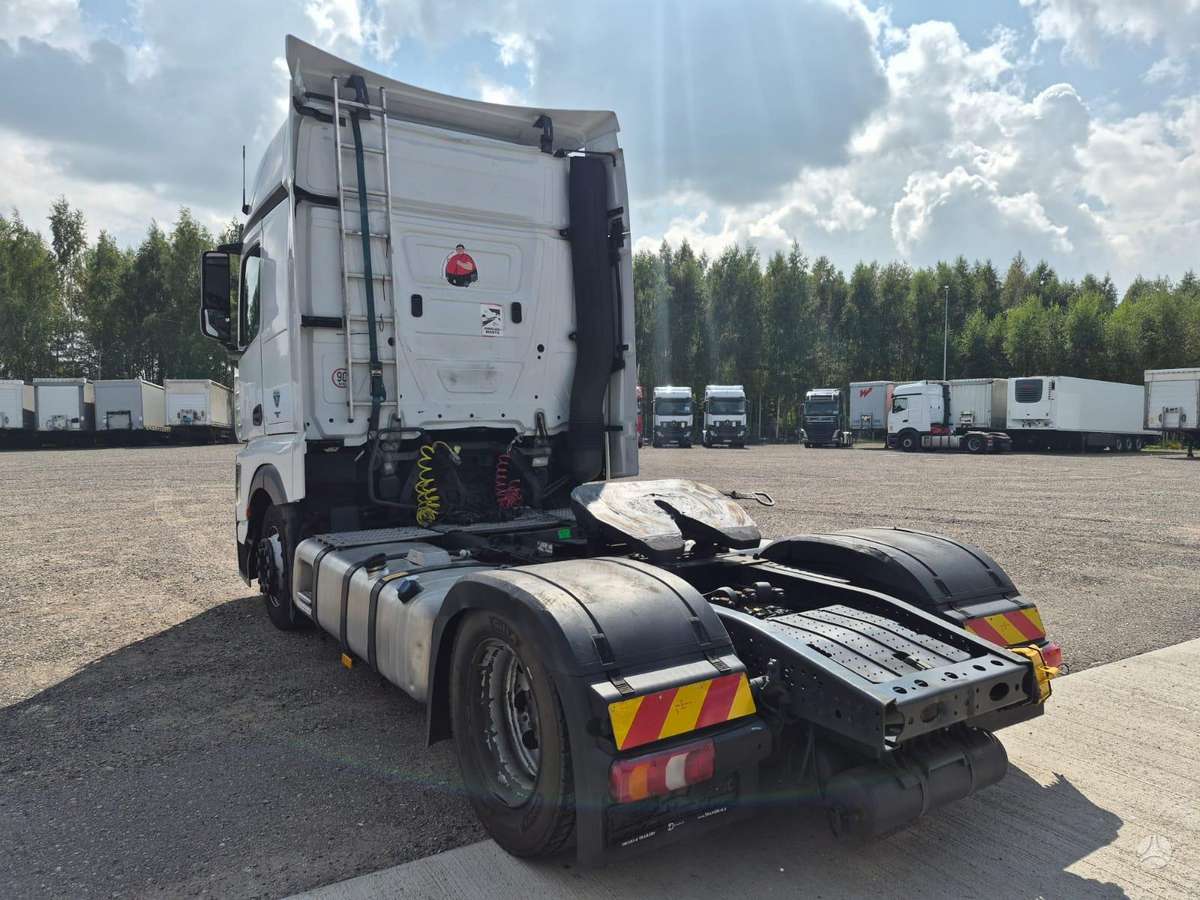 Mercedes-Benz Actros 1848, double sleeper