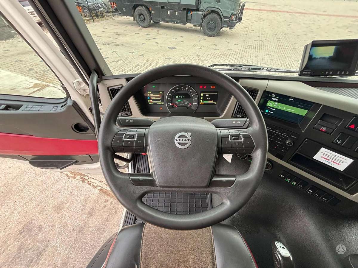 Volvo FM 370 6x2*4, с краном