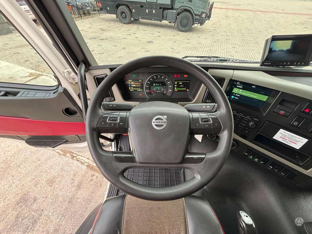 Volvo FM 370 6x2*4, su kranu
