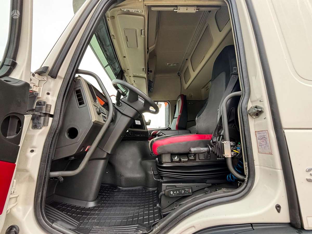 Volvo FM 370 6x2*4, с краном