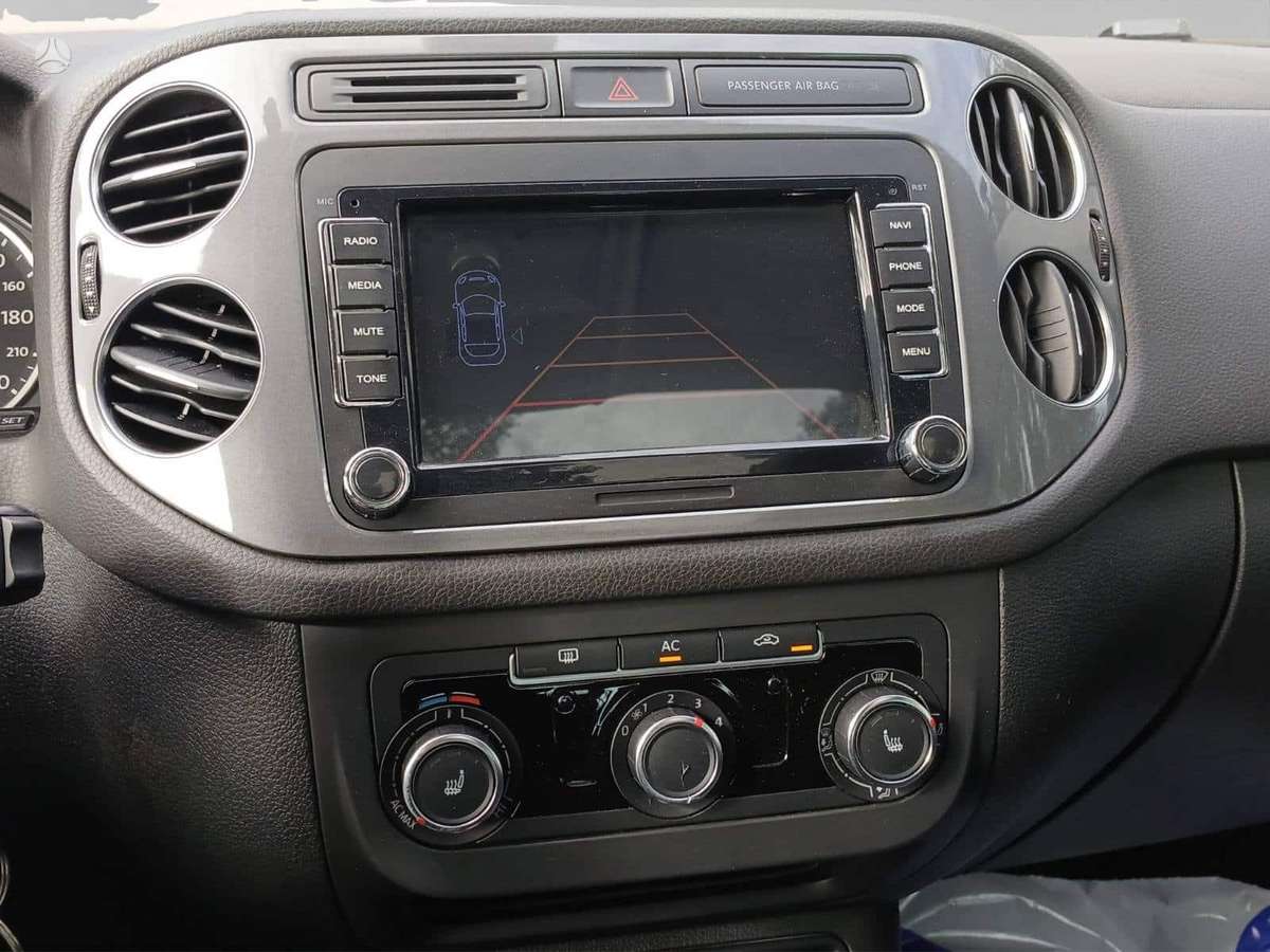 Volkswagen Tiguan - 11