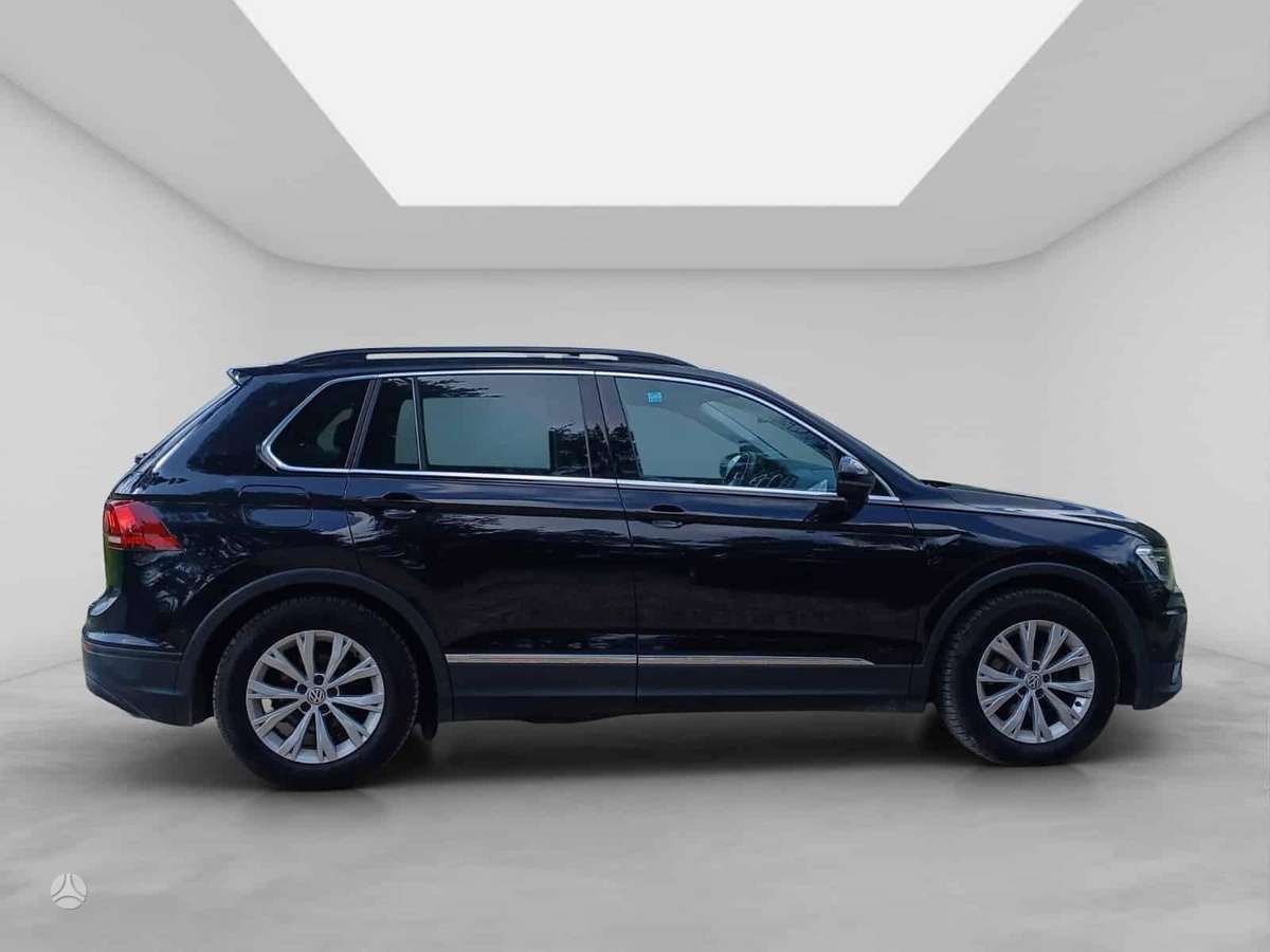 Volkswagen Tiguan - 5