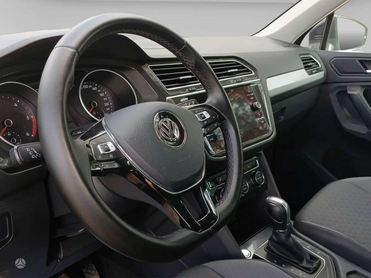 Volkswagen Tiguan - 8
