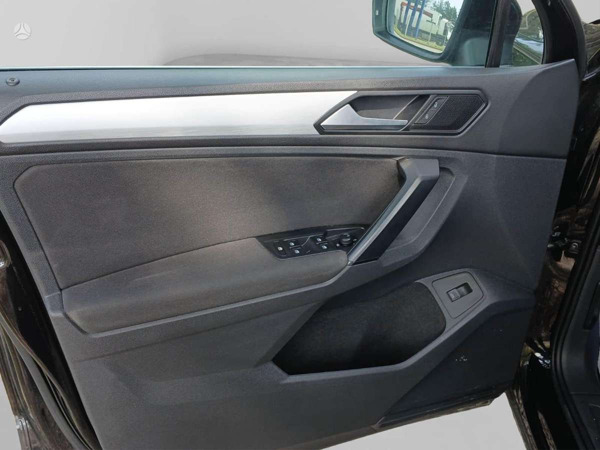 Volkswagen Tiguan - 10