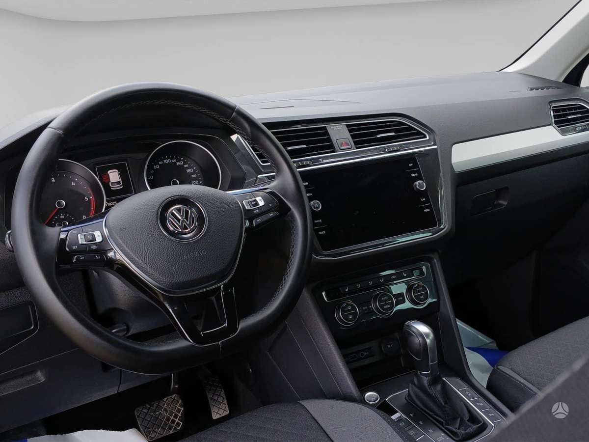 Volkswagen Tiguan - 11