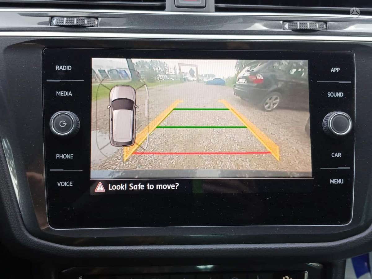 Volkswagen Tiguan - 12