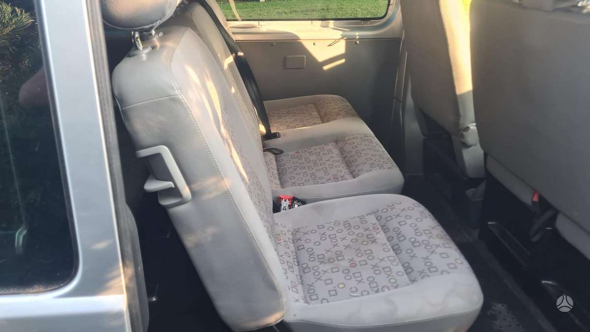 Volkswagen Transporter - 11