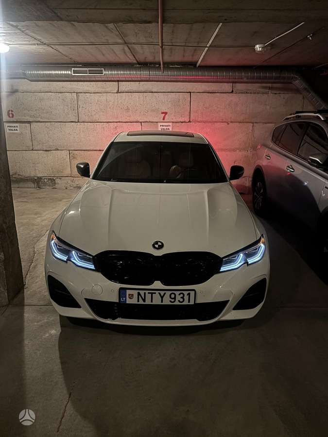 BMW 330, 2.0 l., Седан