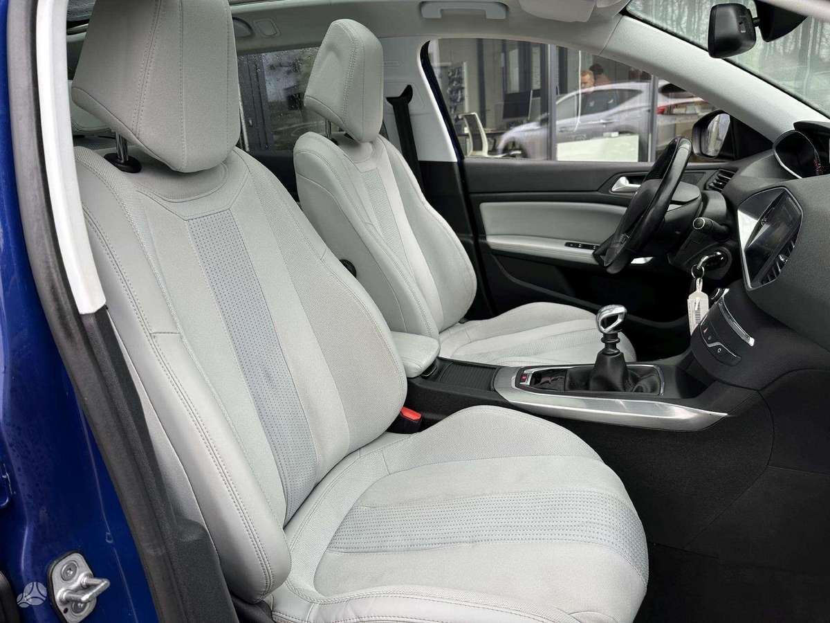 Peugeot 308, 1.2 l., Универсал