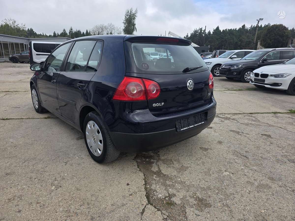 Volkswagen Golf - 5