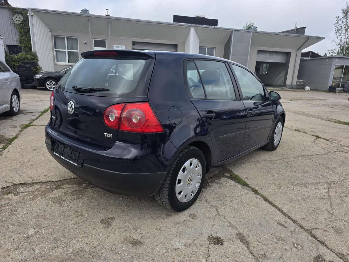Volkswagen Golf - 6