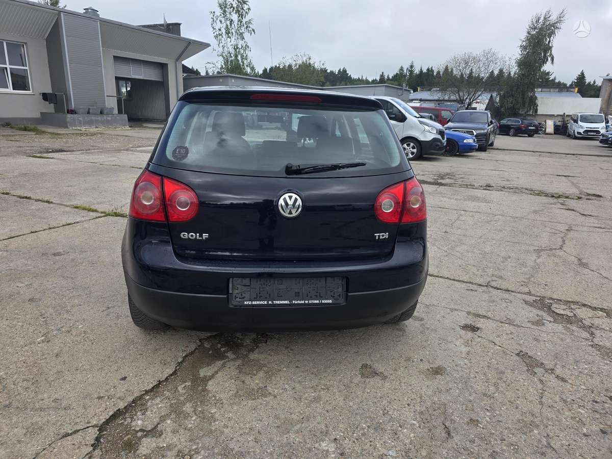 Volkswagen Golf - 8