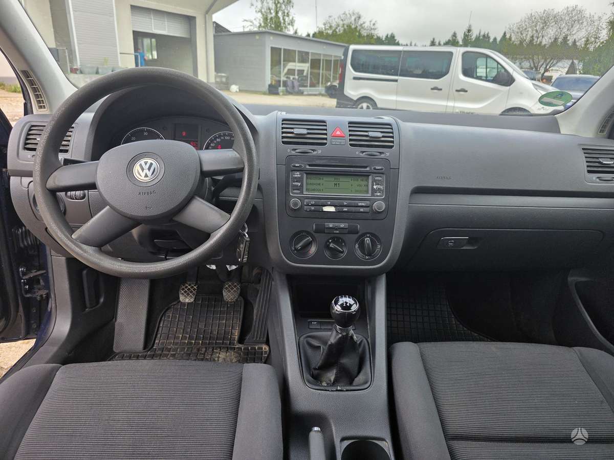 Volkswagen Golf - 10
