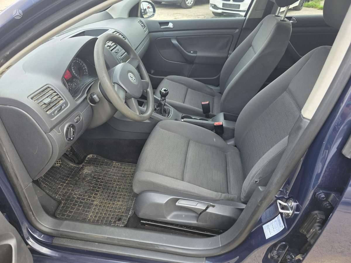 Volkswagen Golf - 11