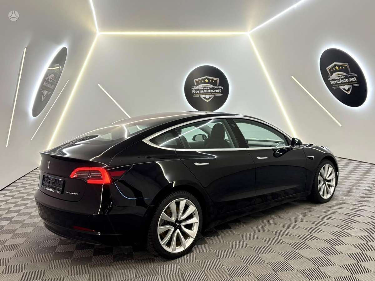 Tesla Model 3, 79 kWh, hatchback