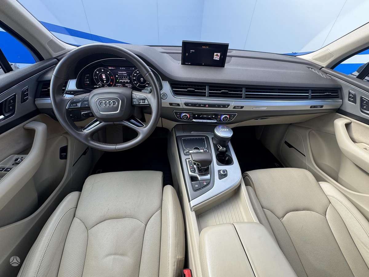 Audi Q7 e-tron, 3.0 l., off-road / crossover
