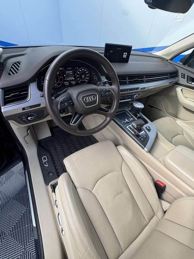 Audi Q7 e-tron, 3.0 l., off-road / crossover