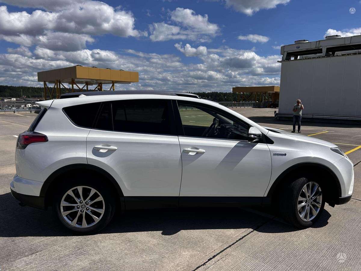 Toyota RAV4 - 6