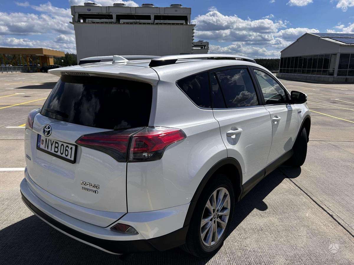 Toyota RAV4 - 8