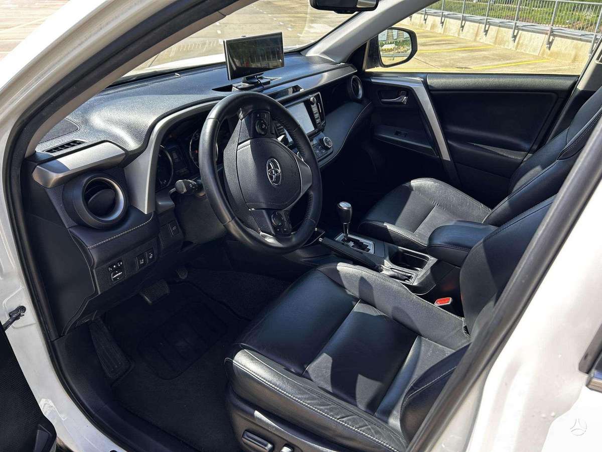 Toyota RAV4 - 9