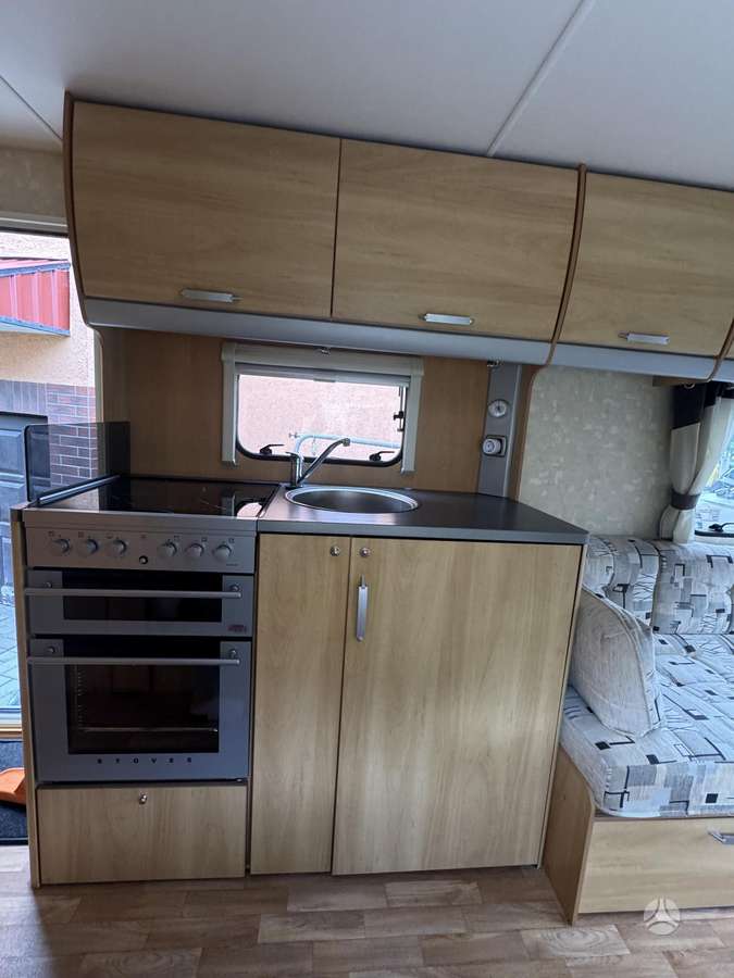 Sterling Europa 525, caravans
