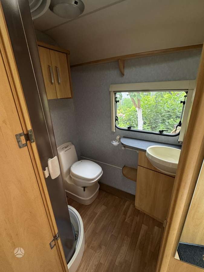 Sterling Europa 525, caravans