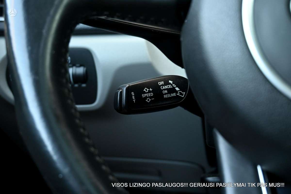 Audi Q3, 2.0 l., off-road / crossover