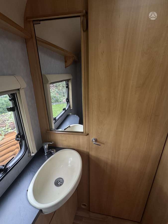 Sterling Europa 525, caravans