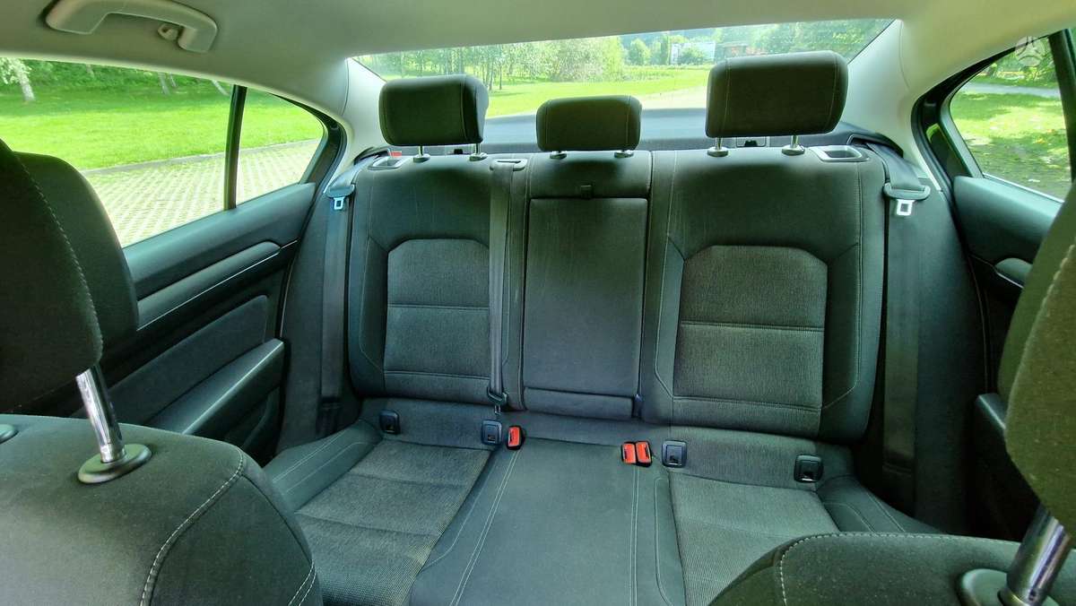 Volkswagen Passat - 6