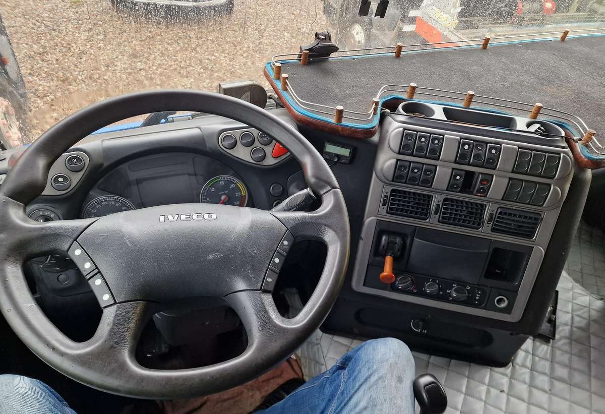 Iveco Stralis, бортовые с тентом