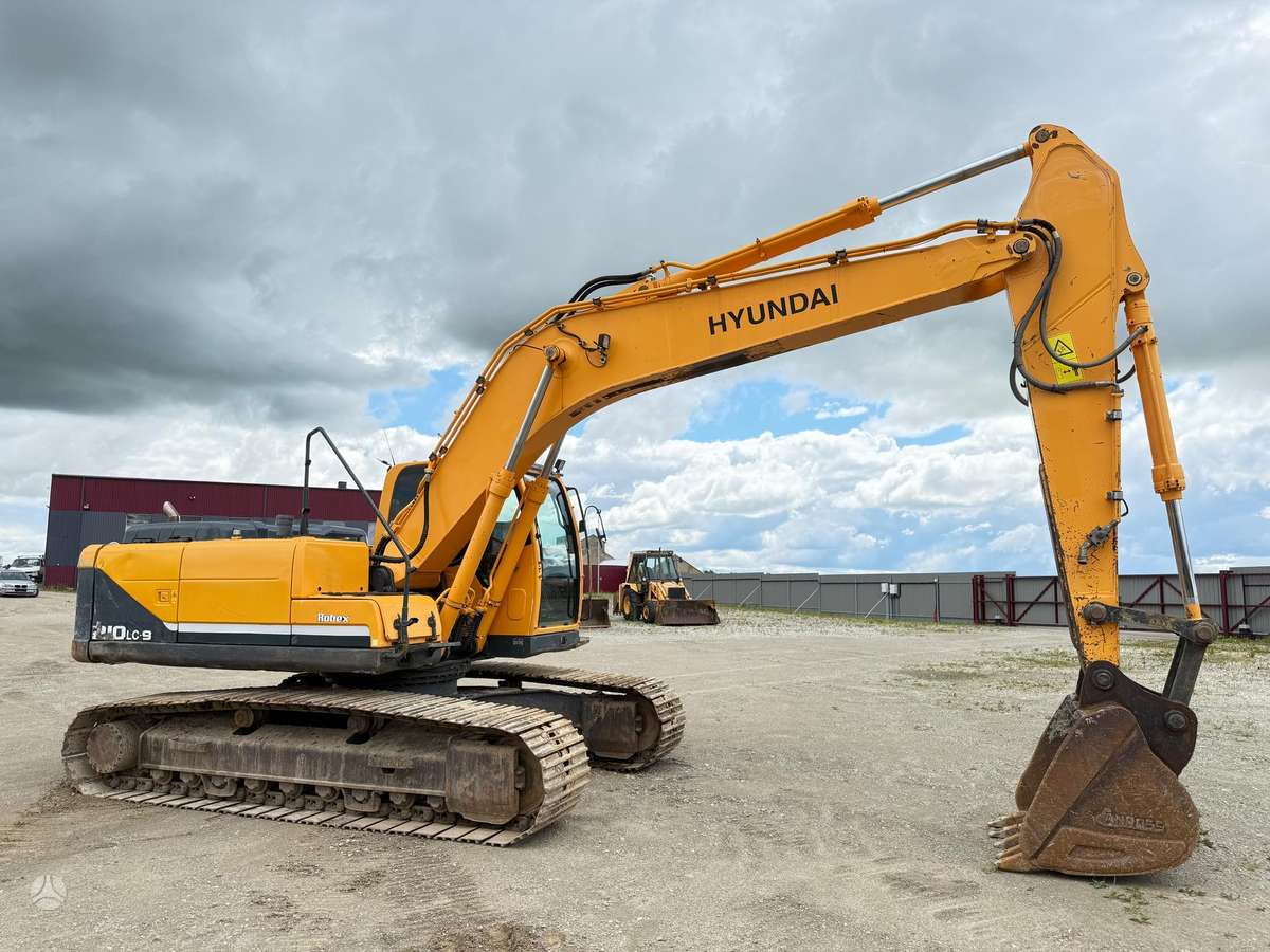 Hyundai Robex 210 LC-9, ekskavatoriai