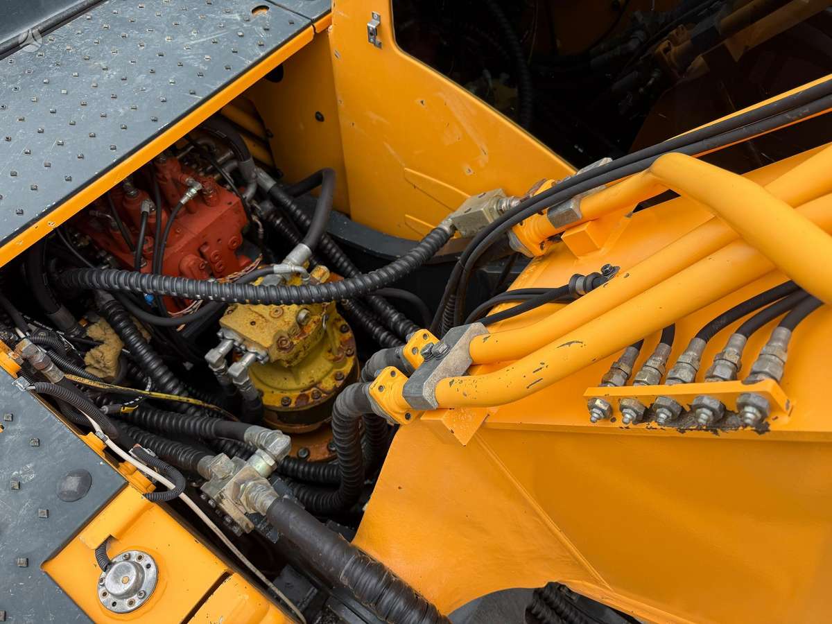 Hyundai Robex 210 LC-9, ekskavatoriai