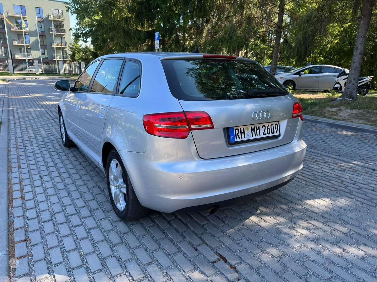 Audi A3, 1.6 l., hatchback