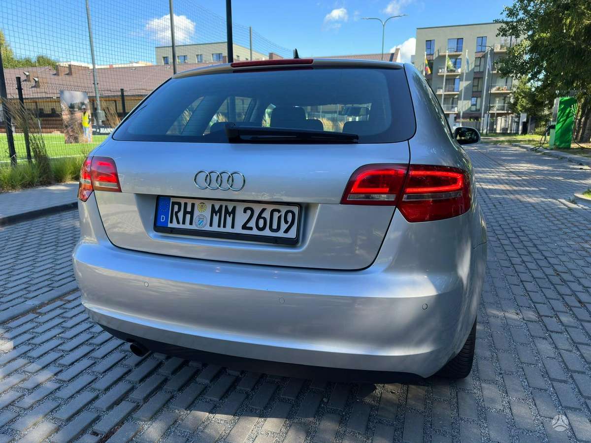 Audi A3, 1.6 l., hatchback