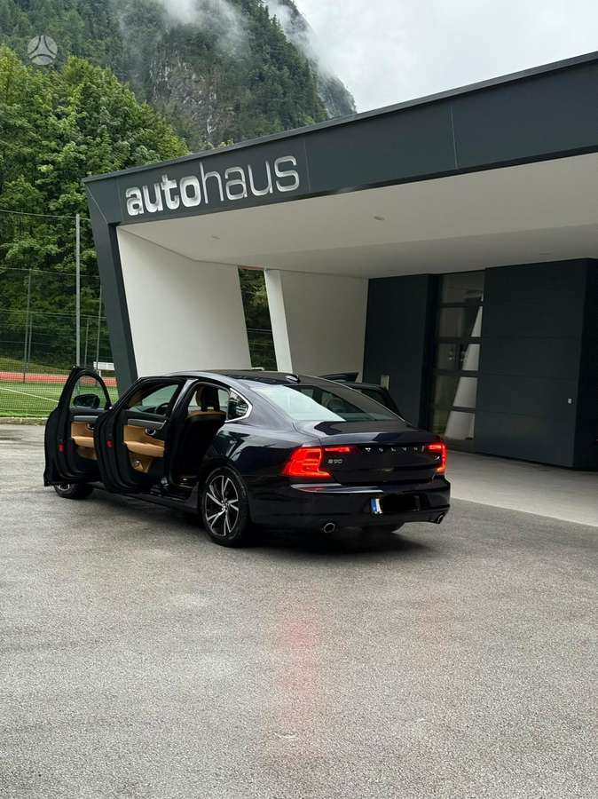 Volvo S90 - 2