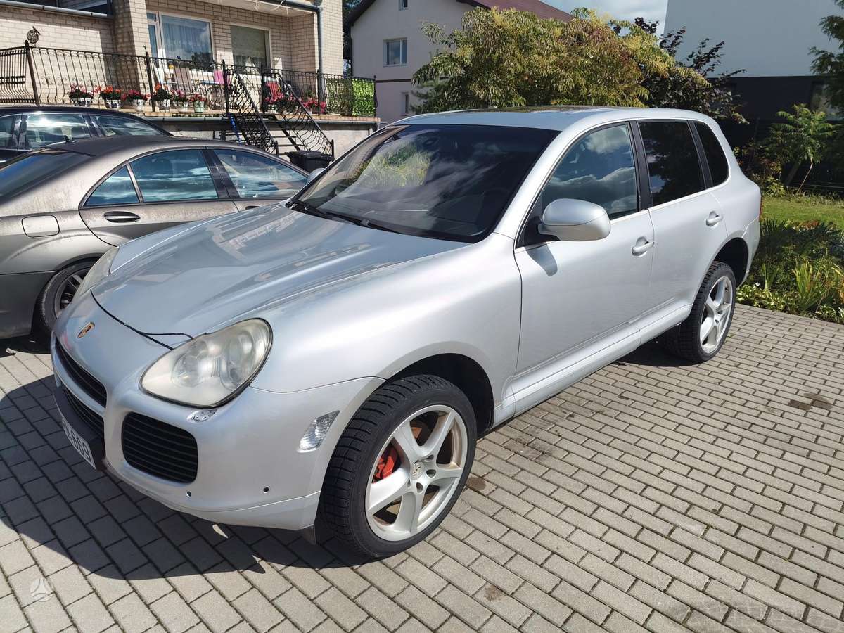 Porsche Cayenne - 1