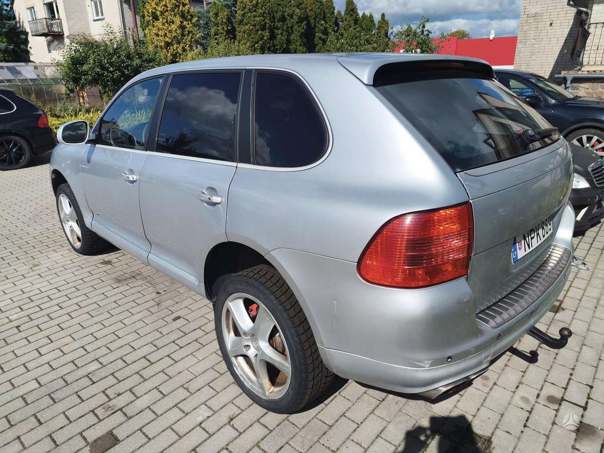 Porsche Cayenne - 2