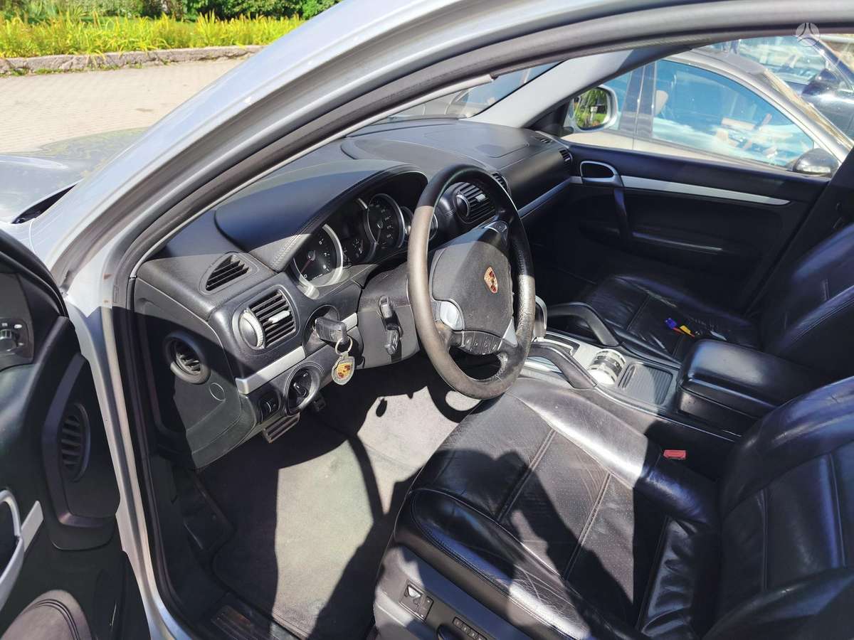 Porsche Cayenne - 5