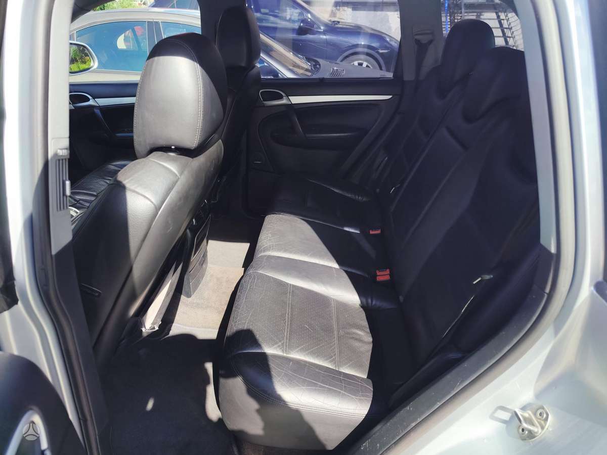 Porsche Cayenne - 6